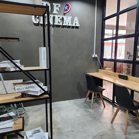 Dfeel House Hostel Patong Bagian luar foto