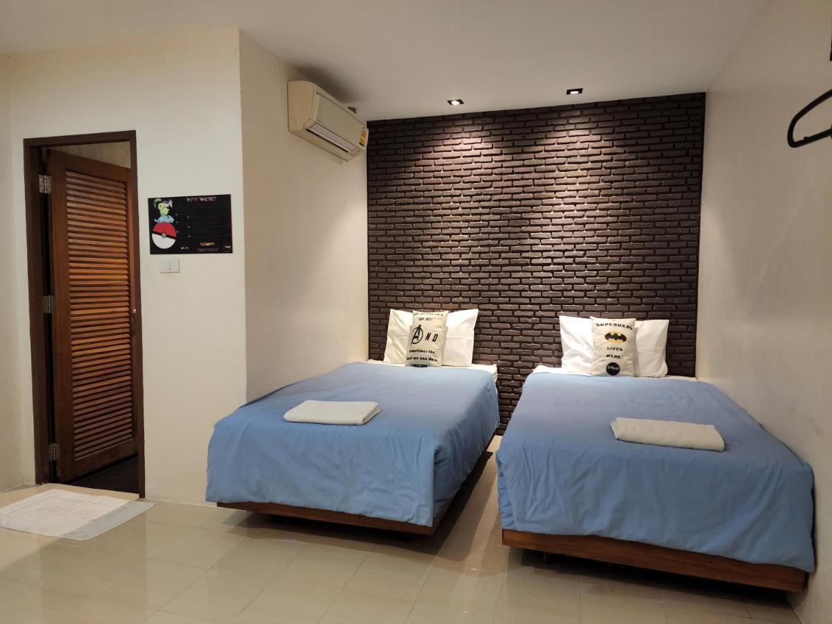 Dfeel House Hostel Patong Bagian luar foto