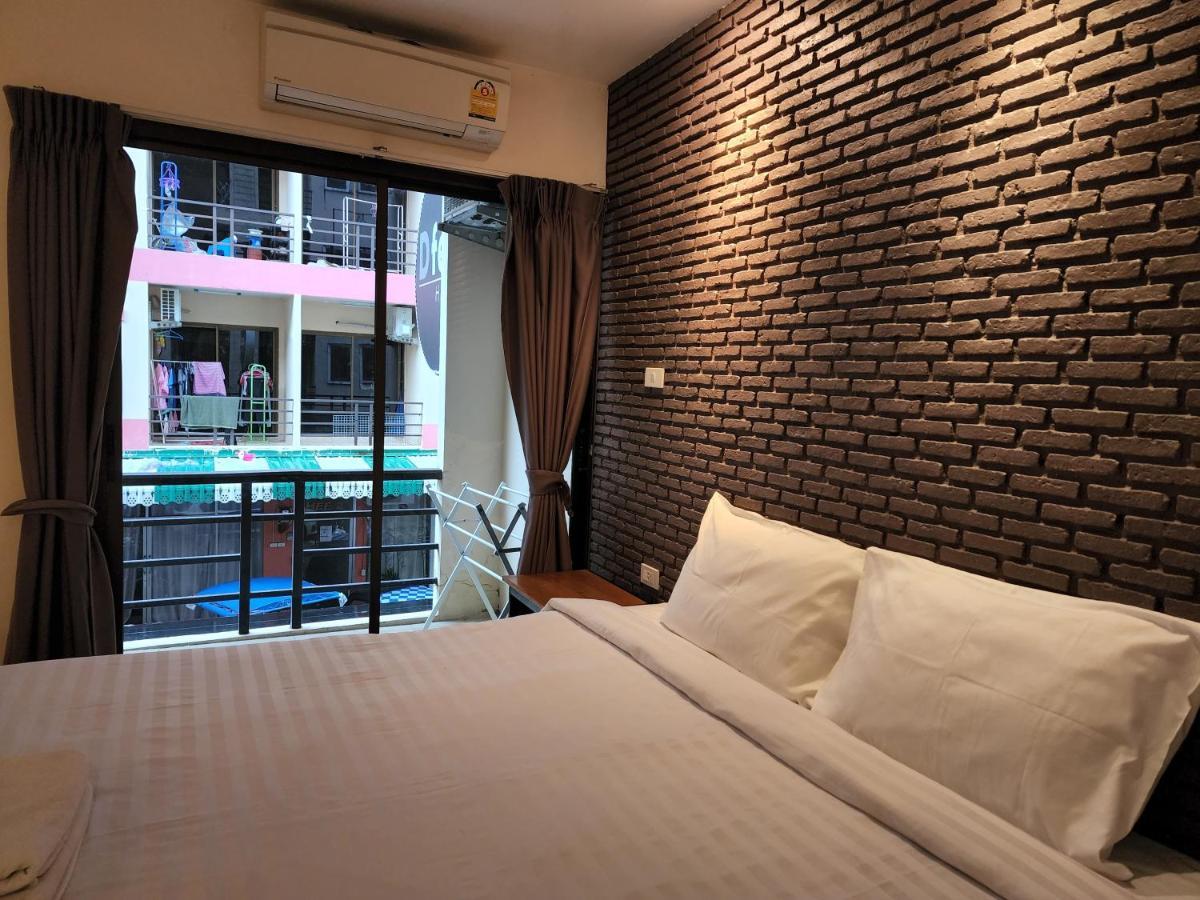 Dfeel House Hostel Patong Bagian luar foto