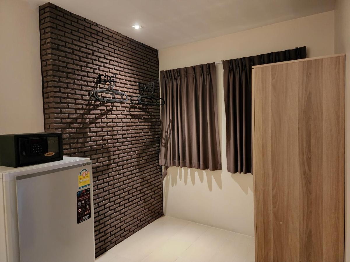 Dfeel House Hostel Patong Bagian luar foto