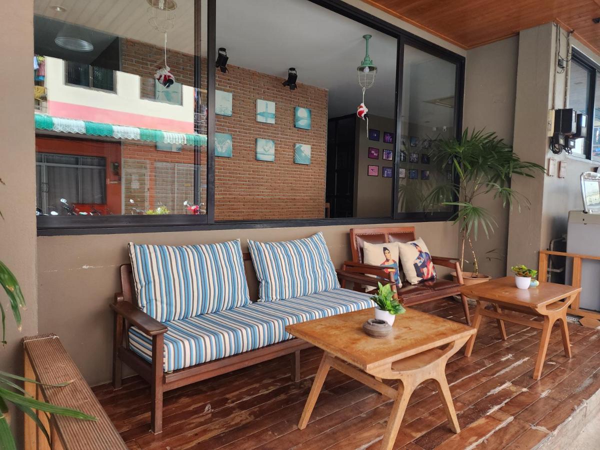 Dfeel House Hostel Patong Bagian luar foto
