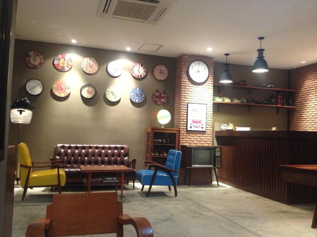 Dfeel House Hostel Patong Bagian luar foto