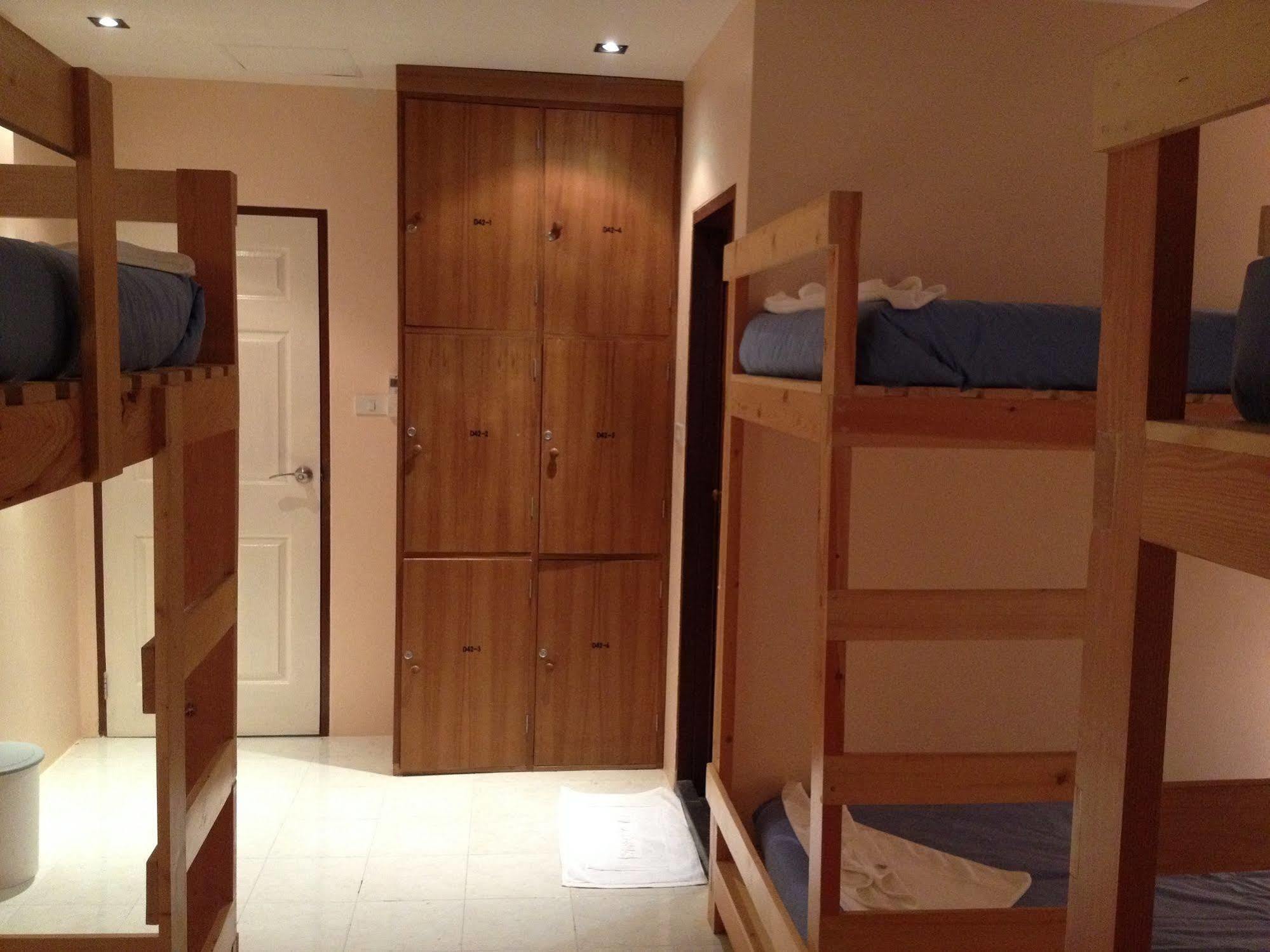 Dfeel House Hostel Patong Bagian luar foto