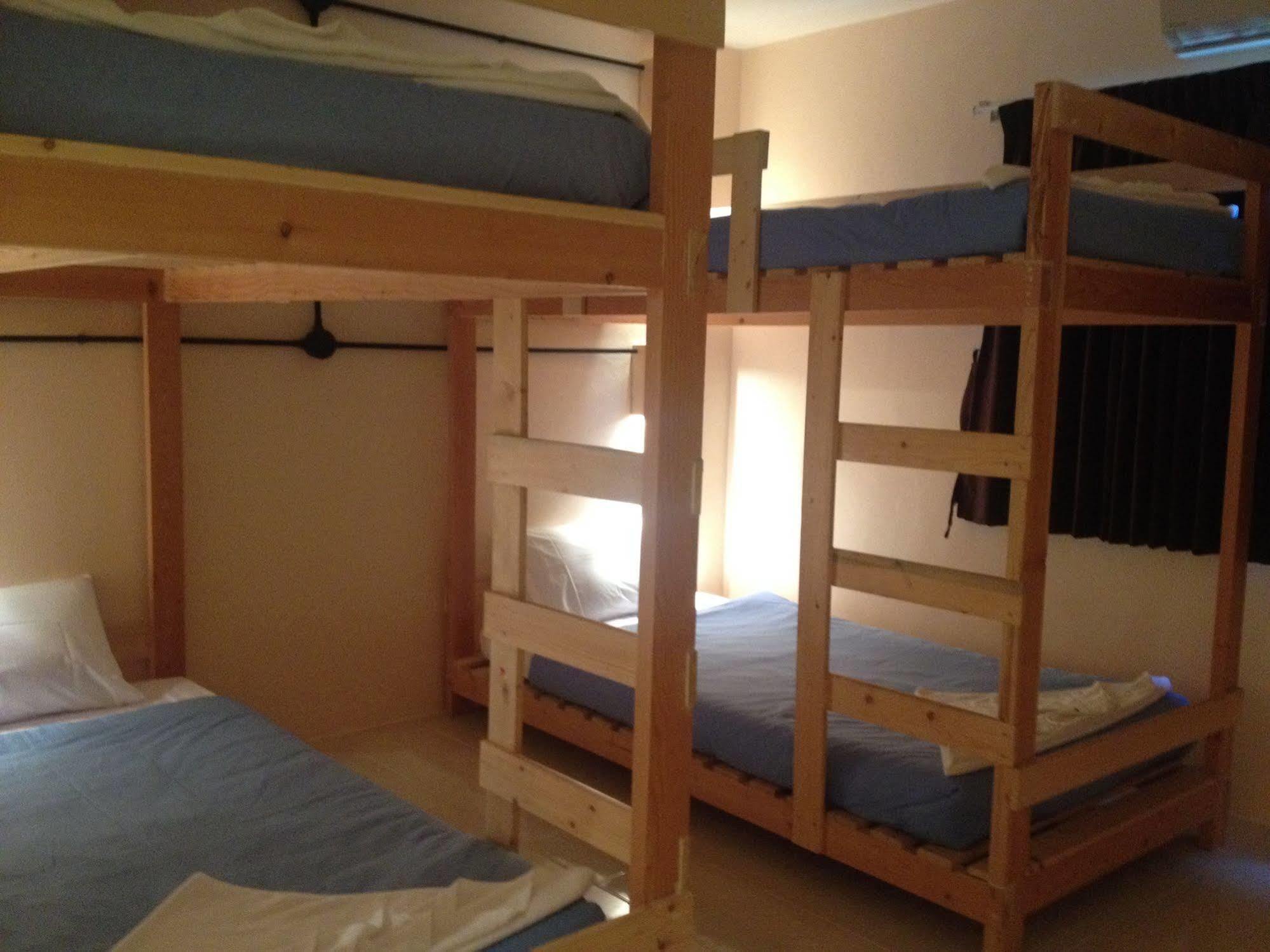 Dfeel House Hostel Patong Bagian luar foto