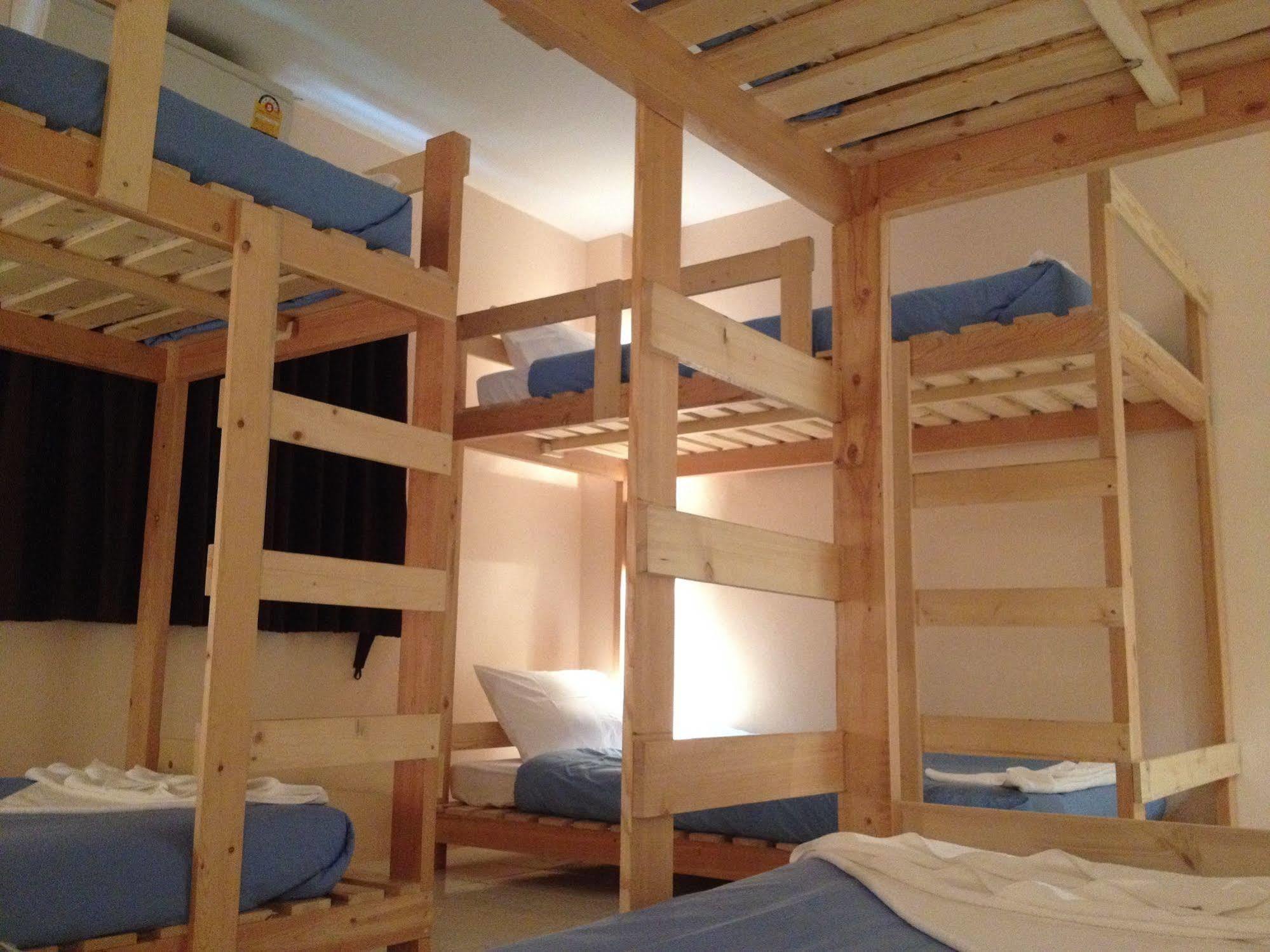 Dfeel House Hostel Patong Bagian luar foto