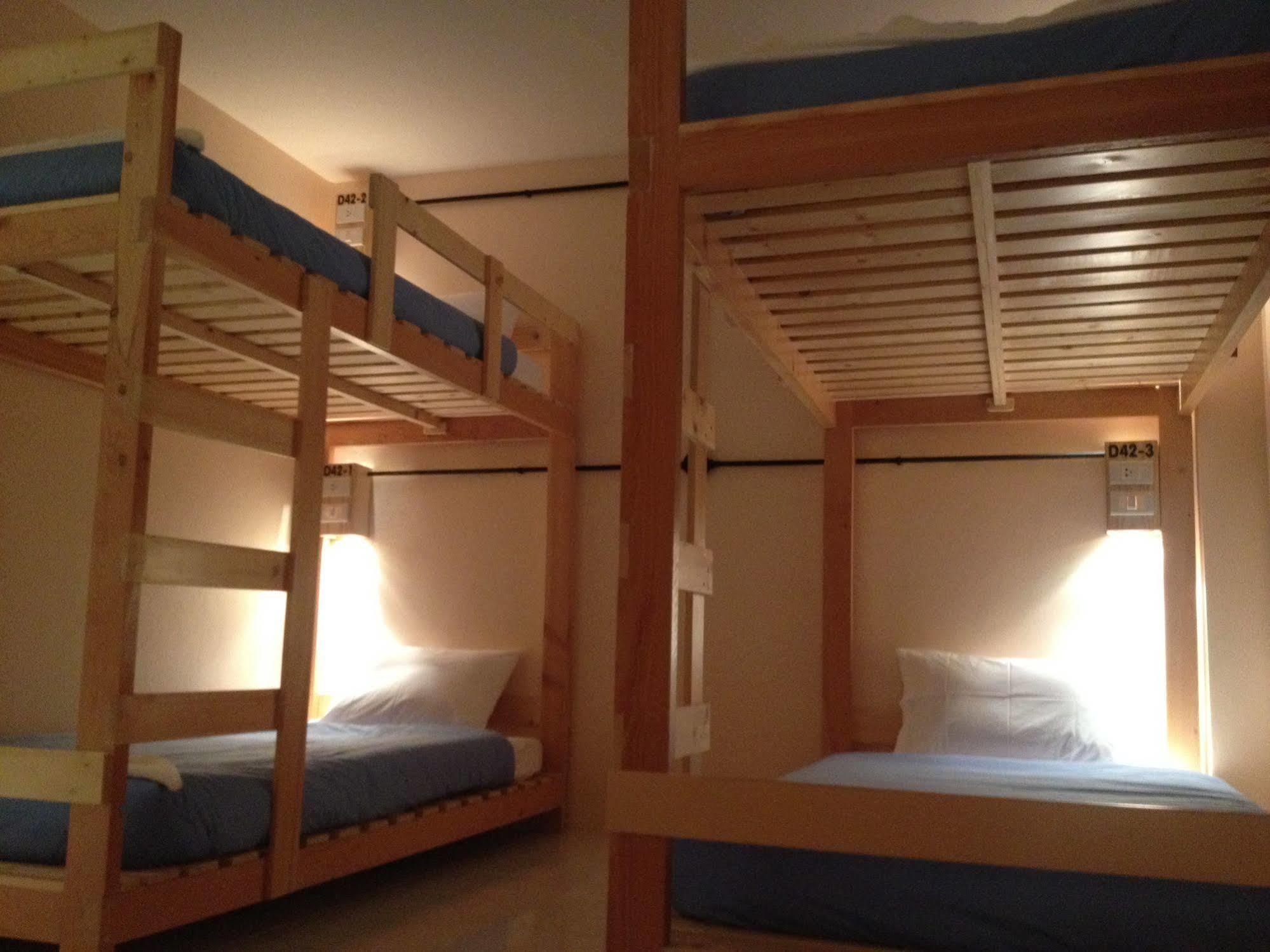 Dfeel House Hostel Patong Bagian luar foto
