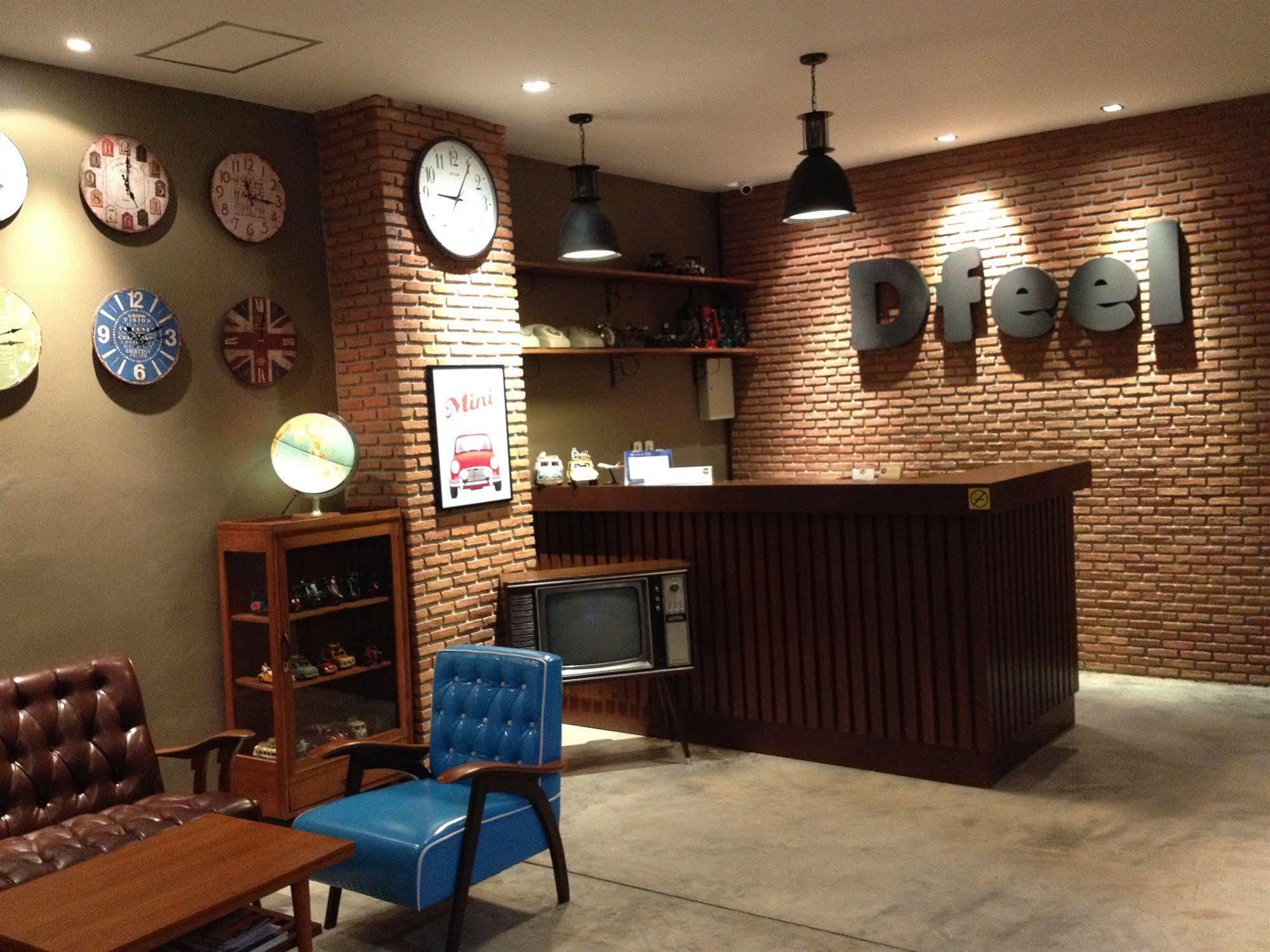 Dfeel House Hostel Patong Bagian luar foto